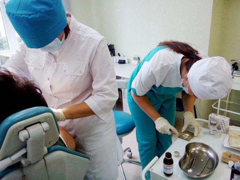 Учащиеся и студенты должны зарегистрироваться у семейного врача.
