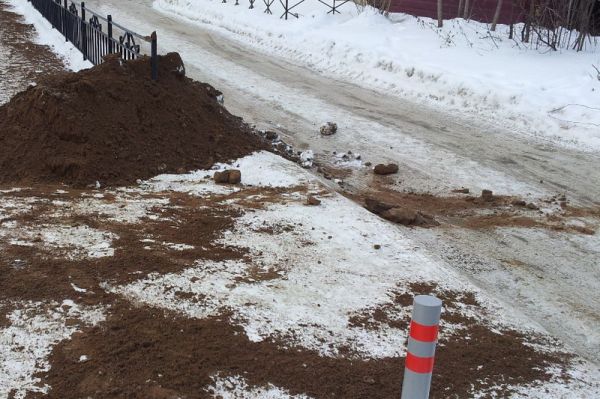 За последние сутки на дороги Комратского района было насыпано около 30 тонн песка.
