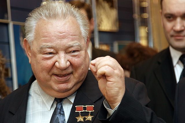 Космонавт Георгий Гречко госпитализирован в тяжелом состоянии.