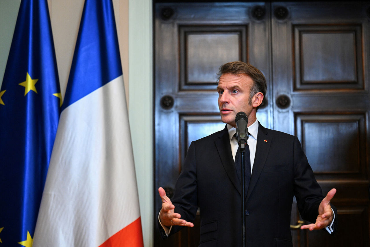 Macron acuză Rusia de răspândirea falsurilor privind invazia ploșnițelor în Franța.