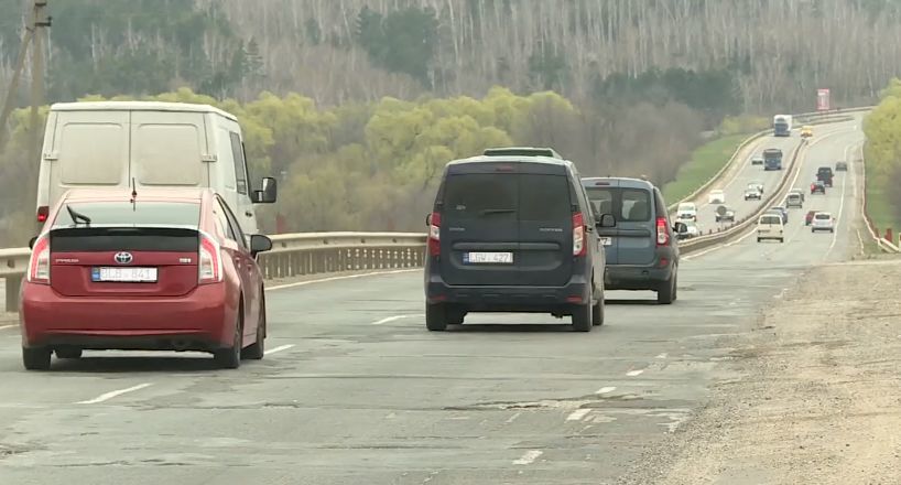 Ямы на дорогах залатают с опозданием на месяц.