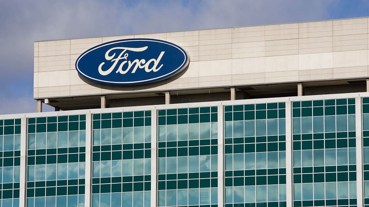 Ford сократит производство в Северной Америке из-за дефицита чипов.