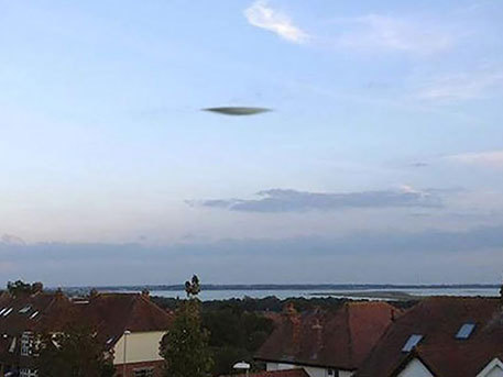 Житель Великобритании сфотографировал НЛО.