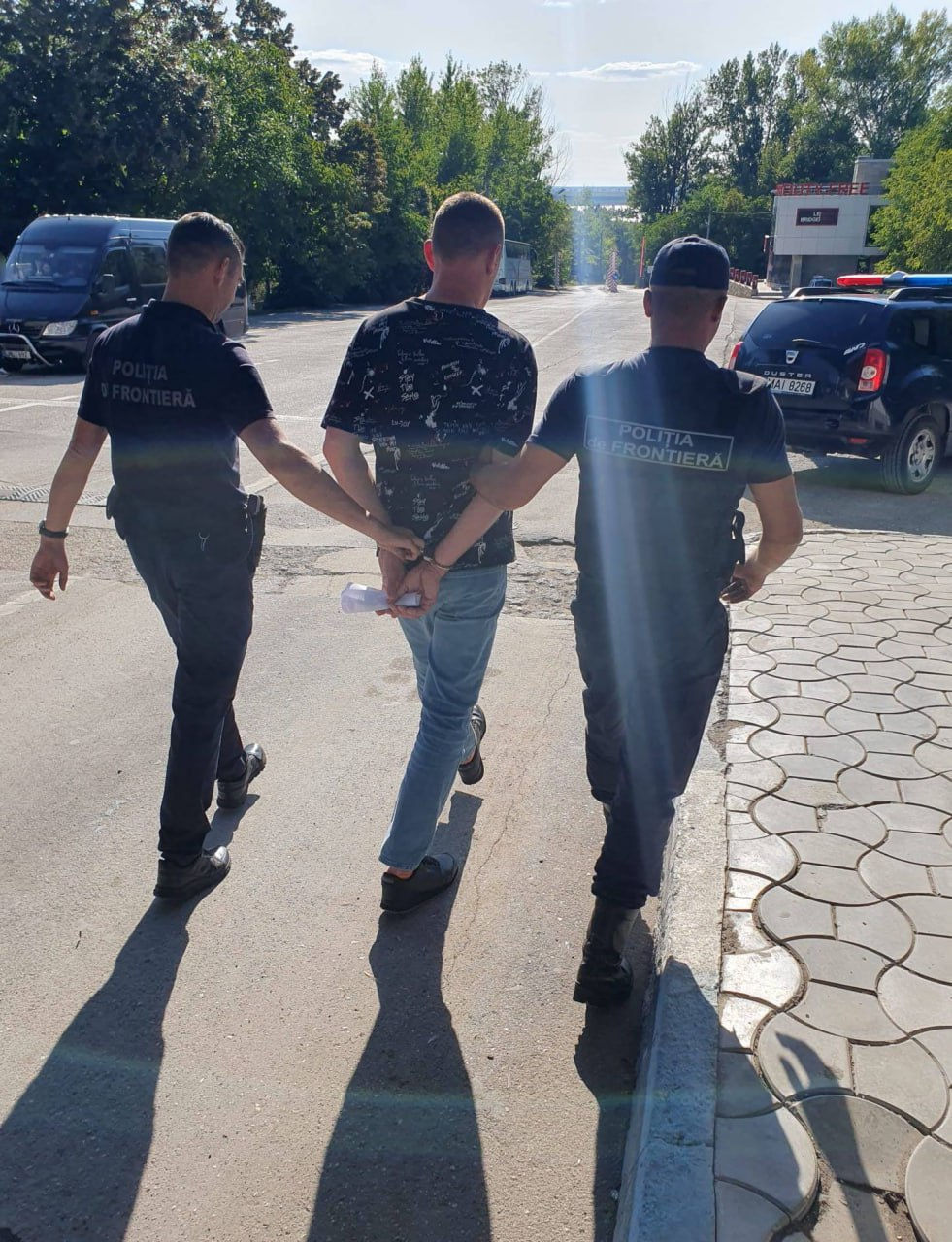 На выезде из Молдовы задержали украинца, нарушившего закон в двух странах.