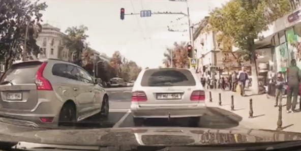 Момент ДТП в центре Кишинева попал на видео.