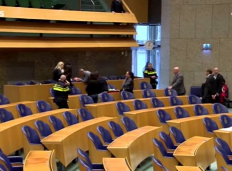 Un bărbat s-a aruncat de la balconul parlamentului din Olanda