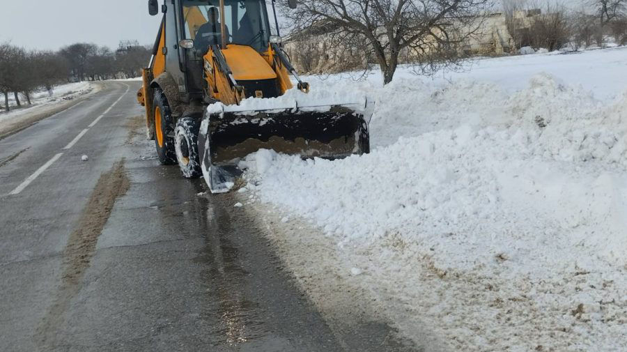 Движение на некоторых трассах страны затруднено.