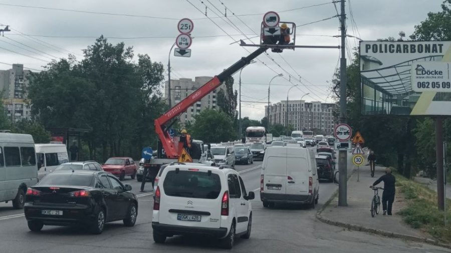 Новые дорожные знаки появились на мосту на улице Измаильской в столице.