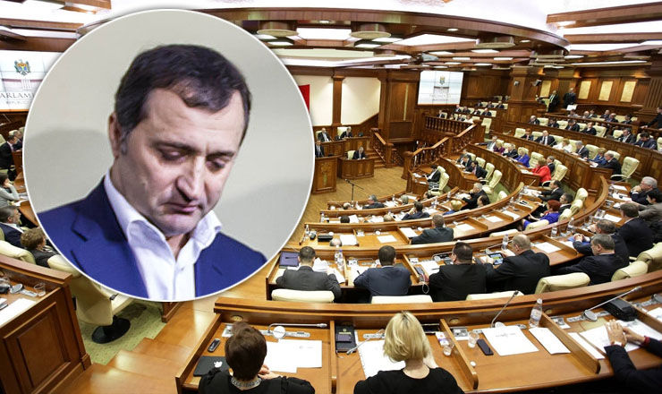 Большинством голосов парламент отклонил предложенный проект.