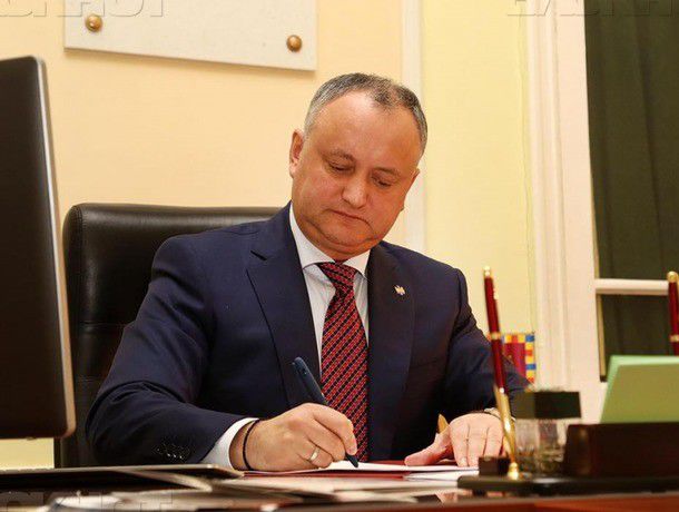 Додон готов сегодня подписать указ об отставке министров-либералов.