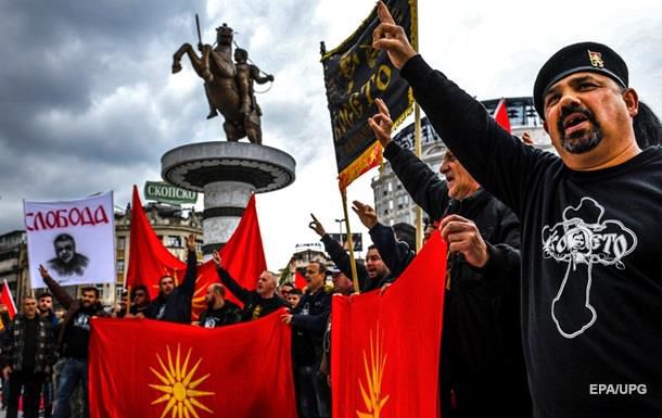 Первый протест против изменения названия прошел в Македонии вечером 27 февраля.