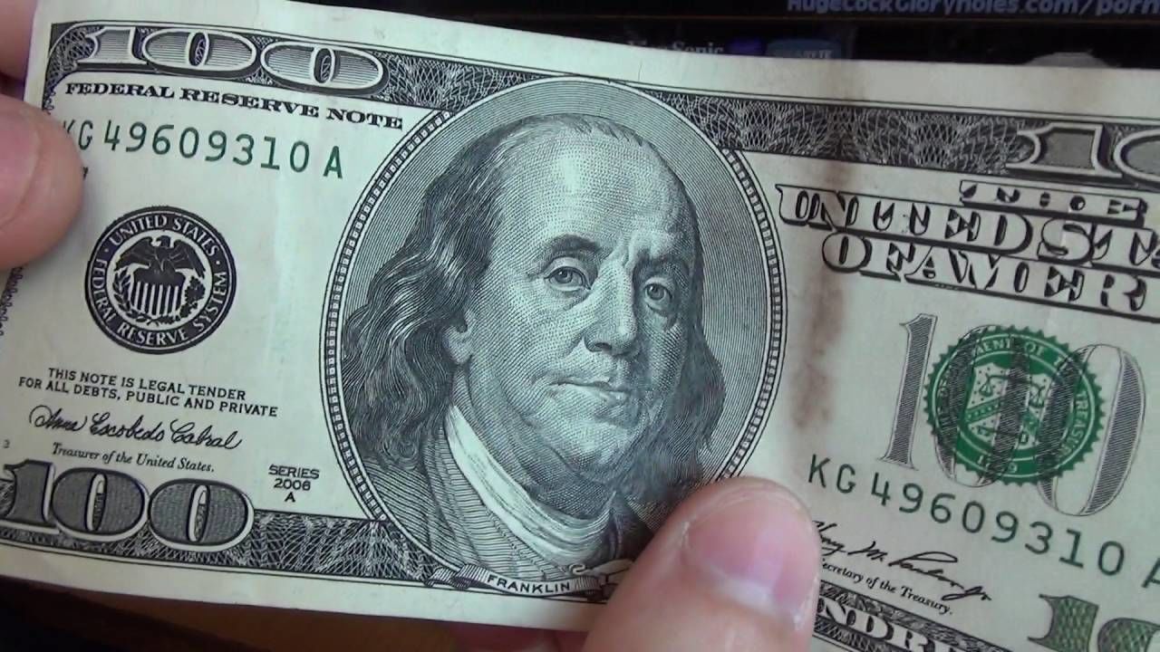 100 долларов США были изготовлены из бумаги, не соответствующей стандарту.