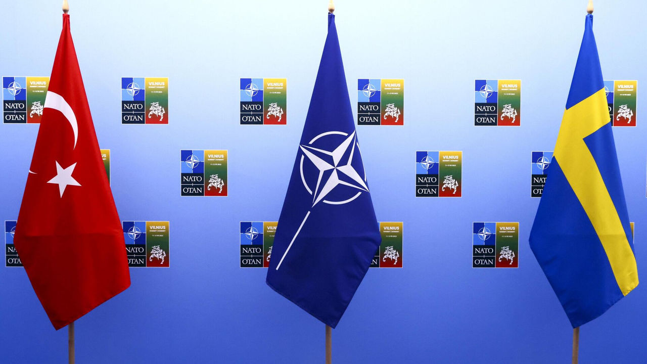 Парламент Турции отказывается ускорять рассмотрение заявки Швеции в НАТО.