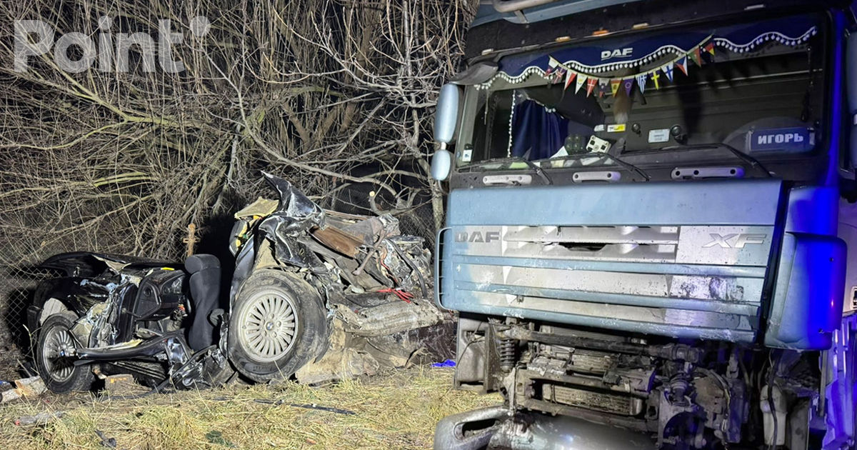 Un BMW s-a ciocnit cu un camion din Moldova în regiunea Ivano-Frankivsk din Ucraina: Cinci persoane au murit.