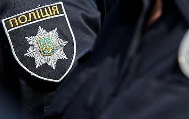 В Киеве мужчина покусал полицейского.