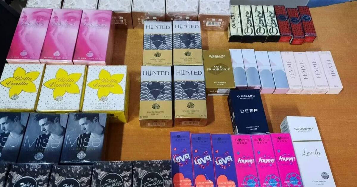 Un șofer de microbuz a fost reținut la vamă cu parfumuri nedeclarate.