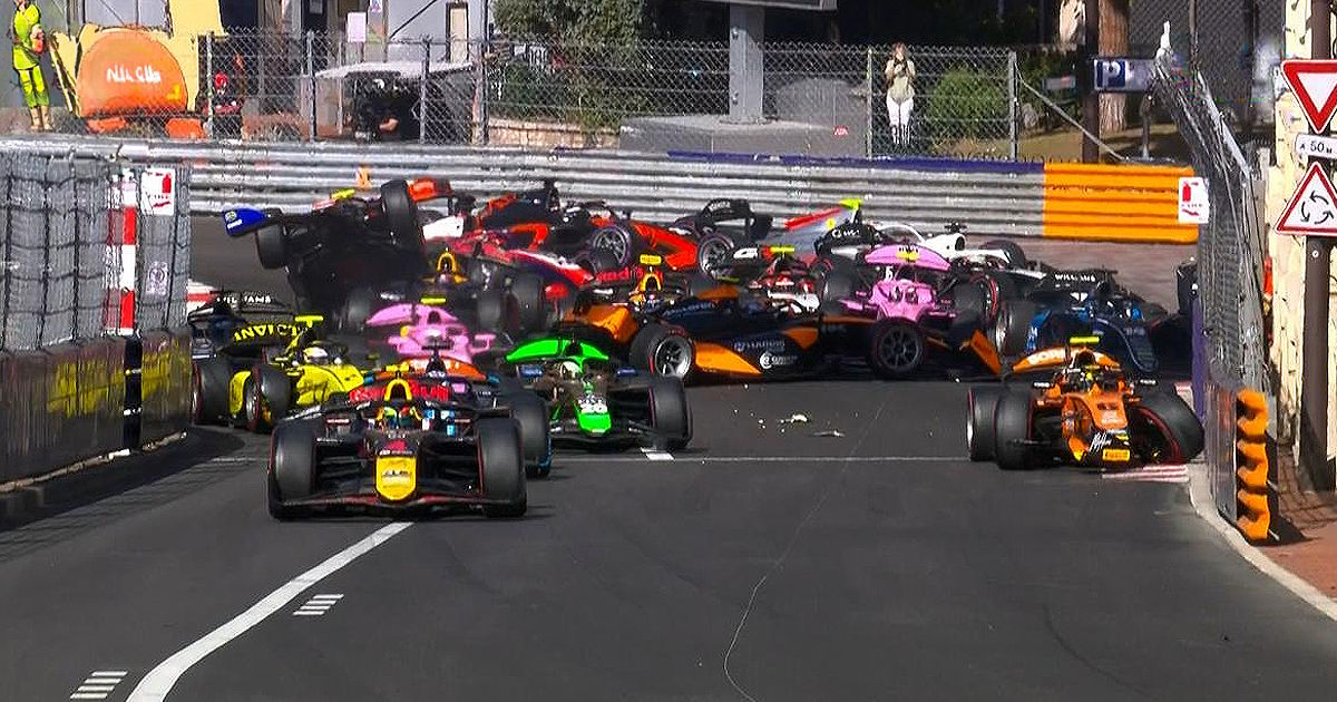 Un accident grav a avut loc la startul Marelui Premiu de Formula 2 de la Monaco.