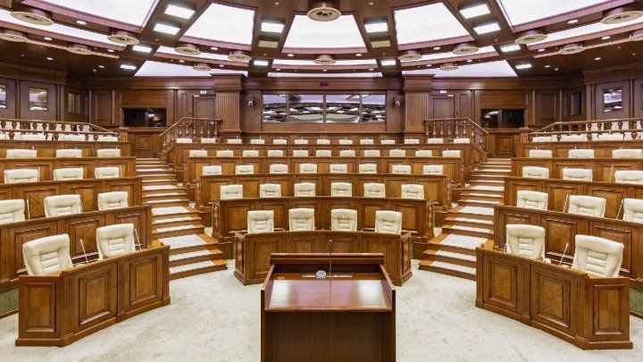 Пандемия внесла коррективы и в работу народных избранников. 