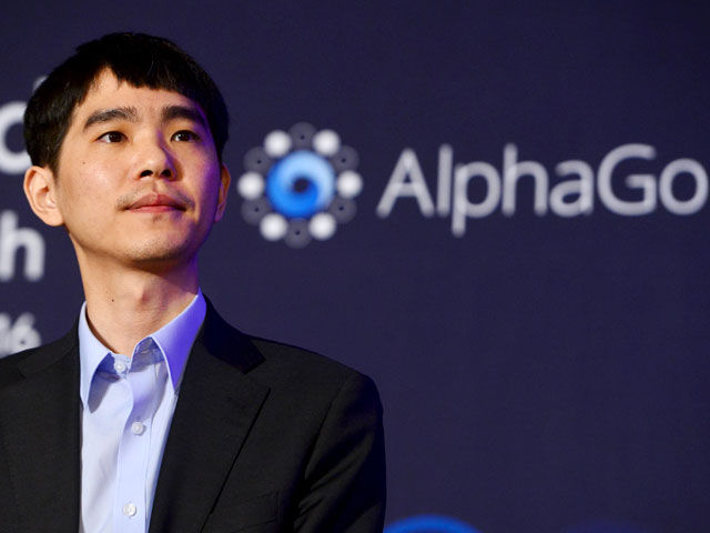 Ли Седоль впервые выиграл в го у компьютера AlphaGo. Фото: Reuters