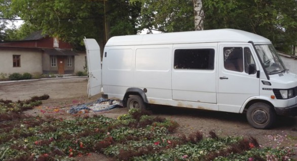 Patrula mobilă a Sectorului Poliţiei de Frontieră Briceni a reţinut în zona frontierei de stat un moldovean care transporta 5.250 de puieţi de trandafiri, fără acte de proveniență.