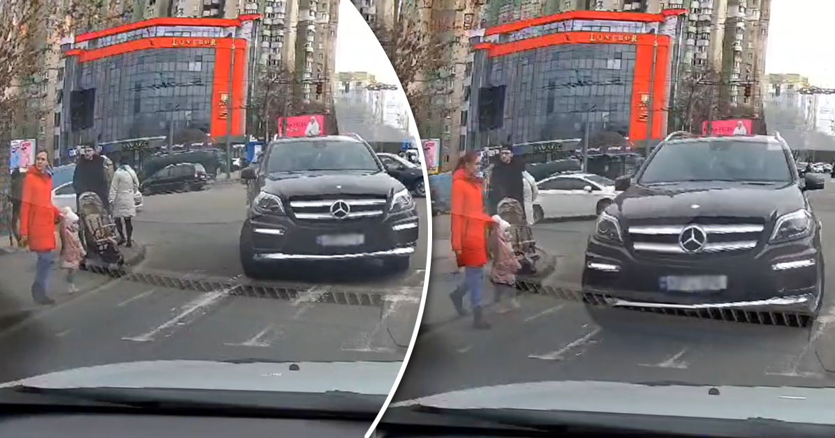 В Кишиневе водитель "Мерседеса" едва не сбил семью с ребенком на переходе.