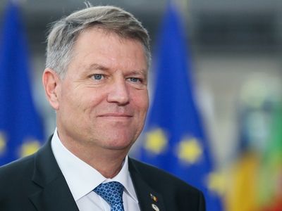 Президента Румынии призывают уйти в отставку. 