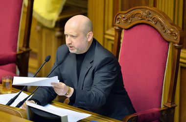 Мое предложение – разбираться с историей и языками потом - когда страну отстоим", - сказал Яценюк.