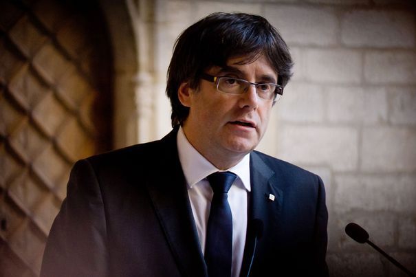 Guvernul Spaniei va bloca orice iniţiativă de numire a lui Carles Puigdemont în fruntea Cataloniei.