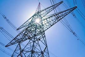 Sute de oameni au rămas fără curent electric din cauza vântului puternic de afară. Foto: infomoldova.net
