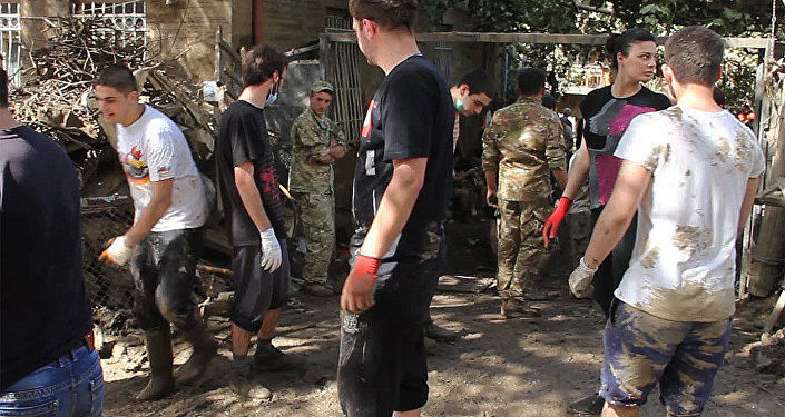Волонтеры  из разных стран помогает восстанавливать Тбилиси