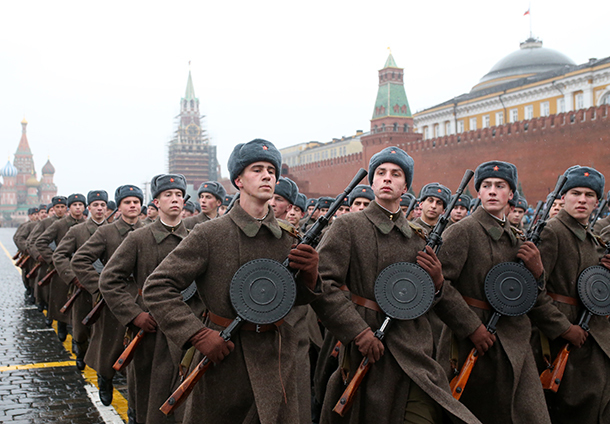 Торжественный марш в годовщину парада 7 ноября 1941 является знаковым событием для всей России.
