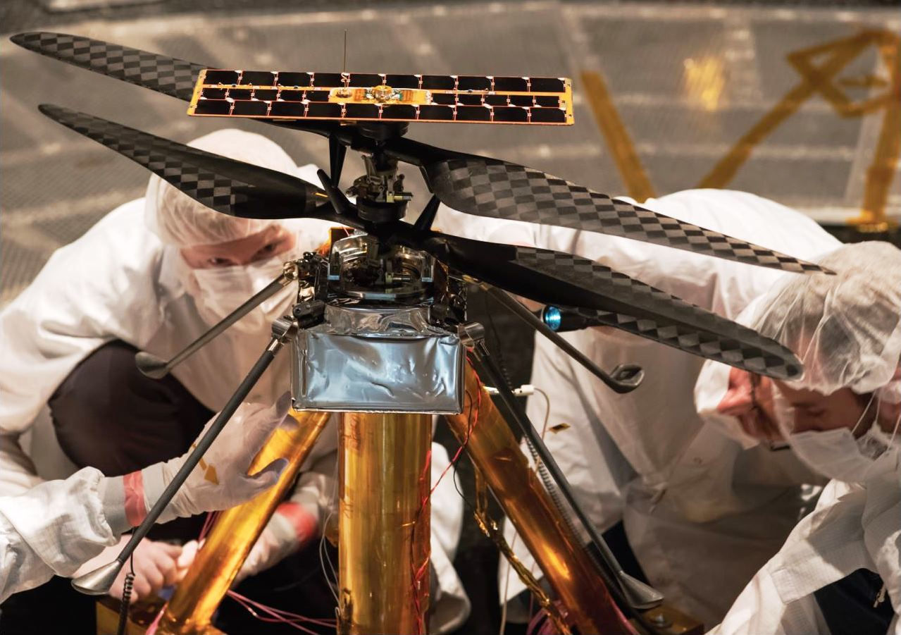 Инженеры NASA испытывают прототип нового вертолета для Марса.