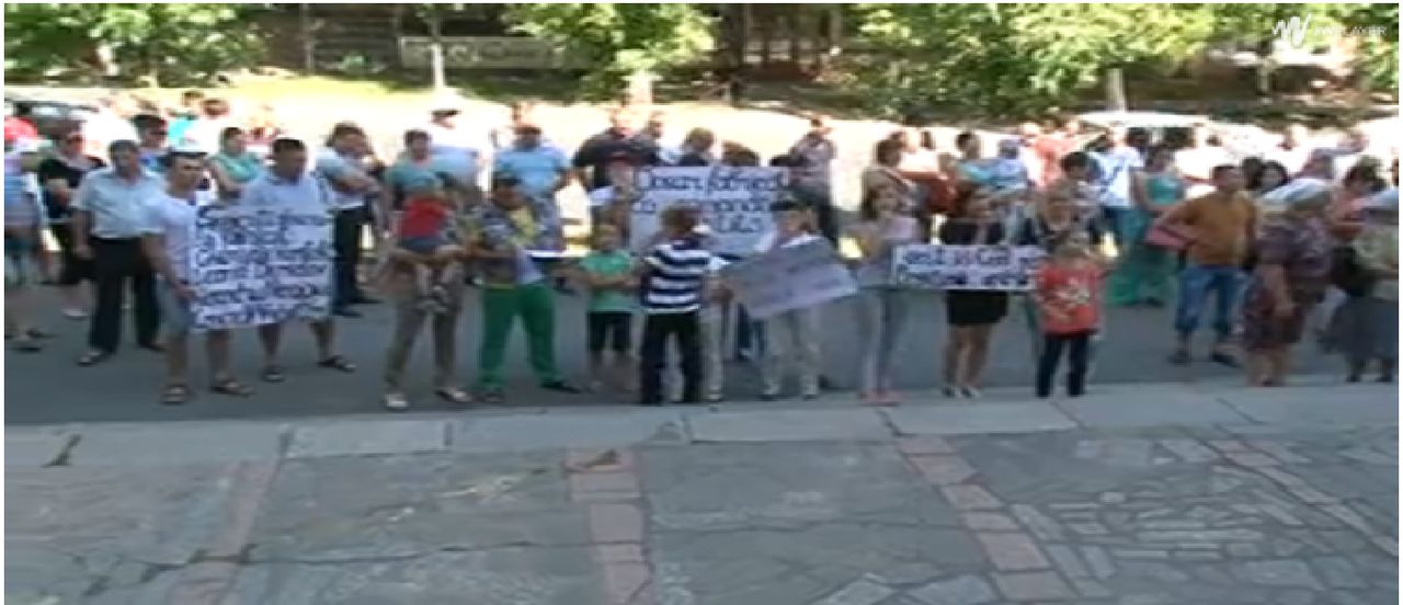 Родственники и жители Крузешт приняли участие в акции протеста.