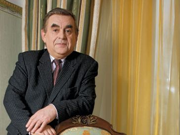 Народный артист СССР солист молдавской оперы Михаил Мунтян.