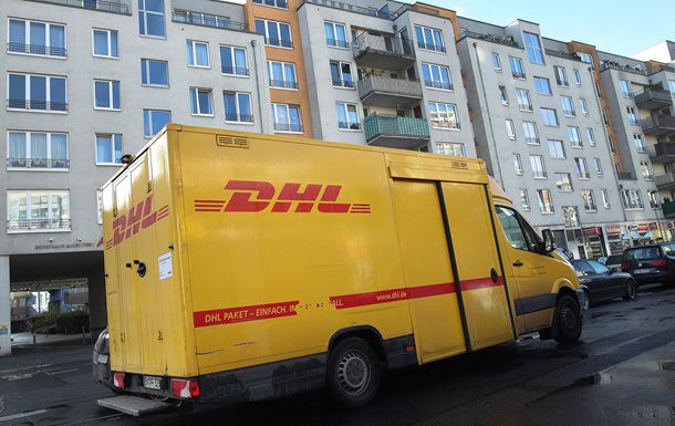 Всего правоохранители задокументировали более 200 случаев незаконной продажи почтовых пакетных марок.