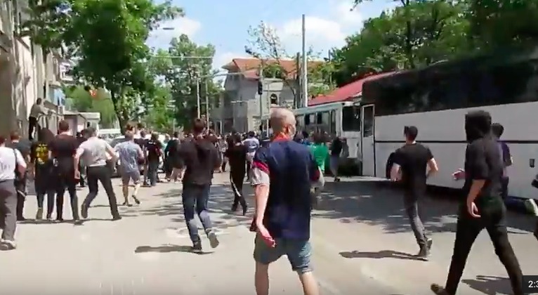 В Сети появилось видео срыва гей-парада в Кишиневе.