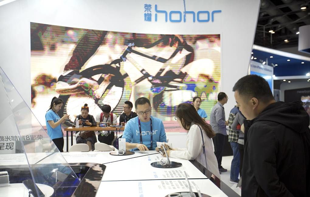 Huawei планирует продать бренд смартфонов Honor за $15,2 млрд.