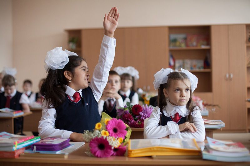 Școlarizarea copiilor este obligatorie după împlinirea vârstei de șapte ani.