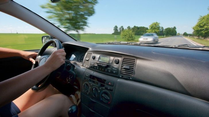 Potrivit Regulamentului Rutier, limita de viteză în localităţile din Moldova este de 50 de kilometri la oră.