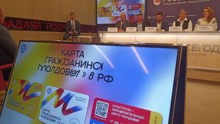 Moldovenii din Rusia vor primi carduri cu acces la servicii sociale.