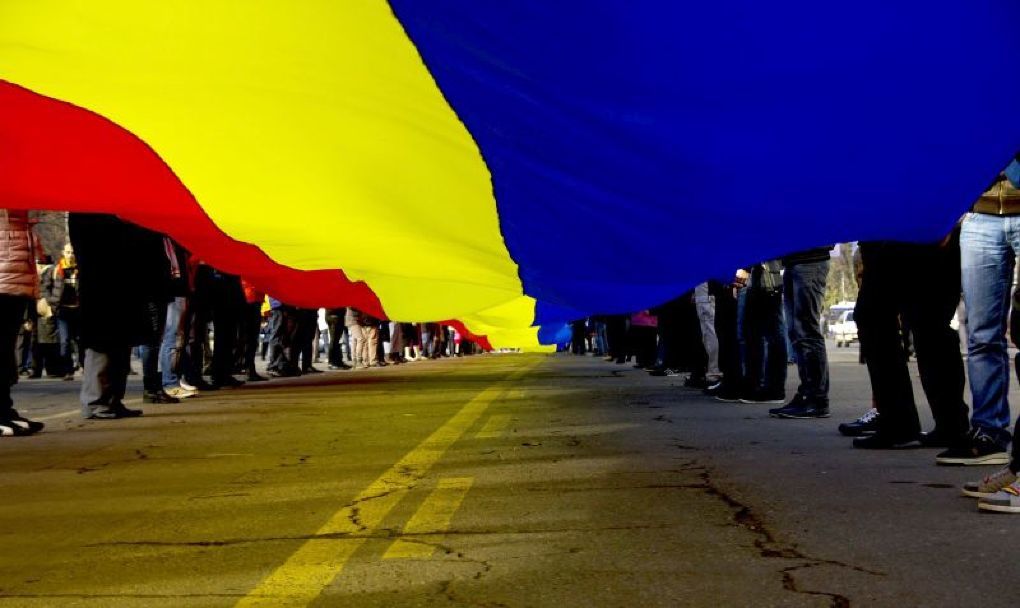 Centenarul Marii Uniri: Tricolor de 100 metri, întins peste Prut