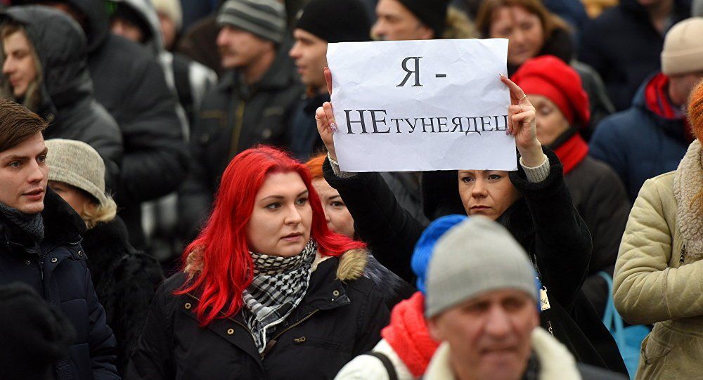 Выступающие требуют от власти отменить декрет. 