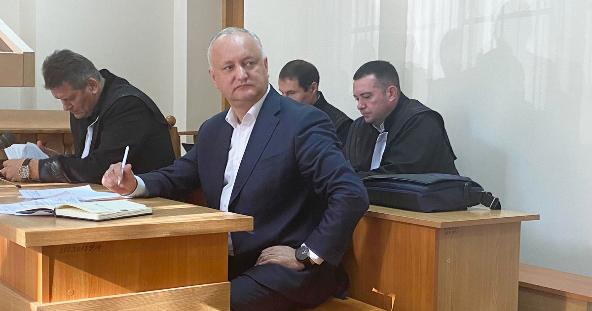 Carp: Dodon poate oricând să fugă din țară. El nu are nicio interdicție de călătorie.