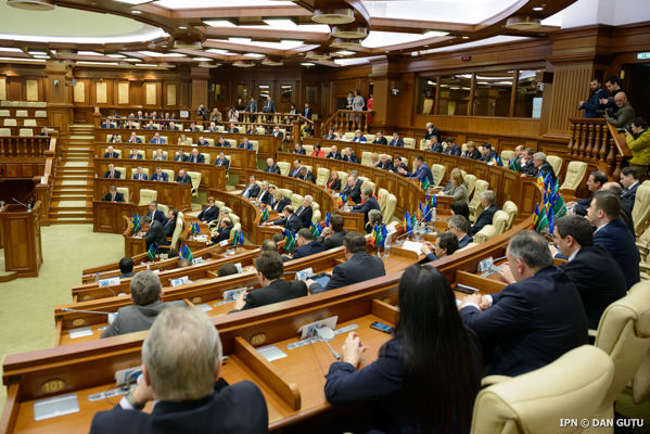 Все чиновники после завершения мандата были лишены дипломатических паспортов.