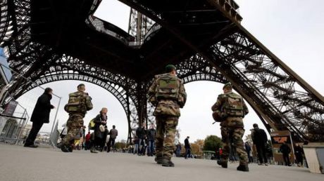 Locuri emblematice din Paris unde turiști din întreaga lume își fac cumpărăturile, se plimbă sau își sorb cafeaua, erau aproape pustii sâmbătă dimineață.