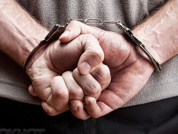 Молдаванин изрезал беременную жену и убил двух малолетних детей.
