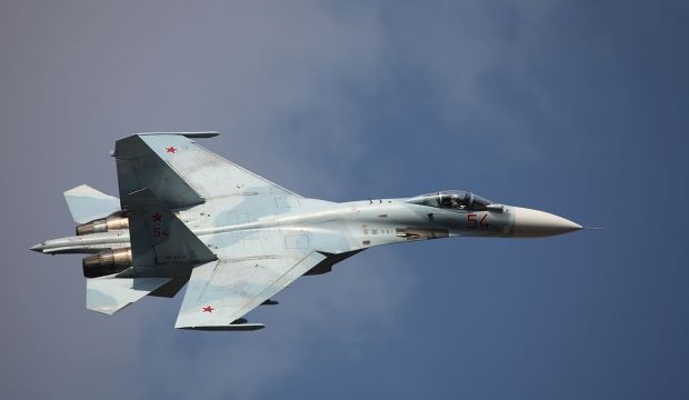 Ранее о размещении боевых самолетов неизвестного типа сообщало агентство Reuters.