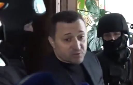 Филату удалось сделать несколько заявлений для прессы.