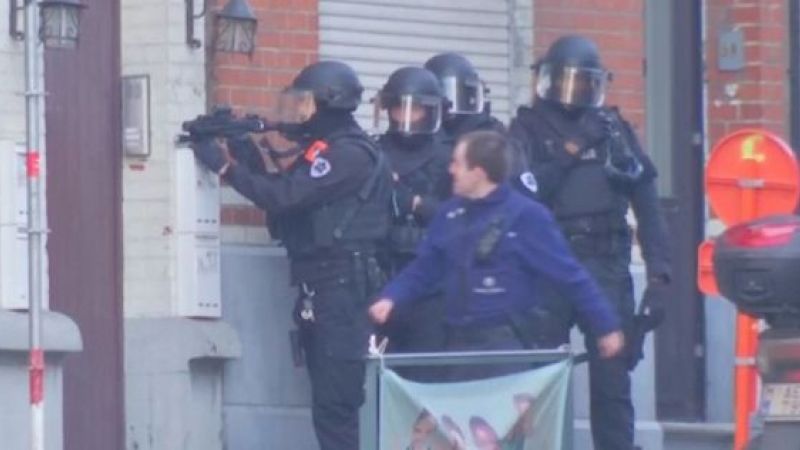 Alertă teroristă la Bruxelles: Sute de poliţişti au împânzit zona. Foto: b1.ro