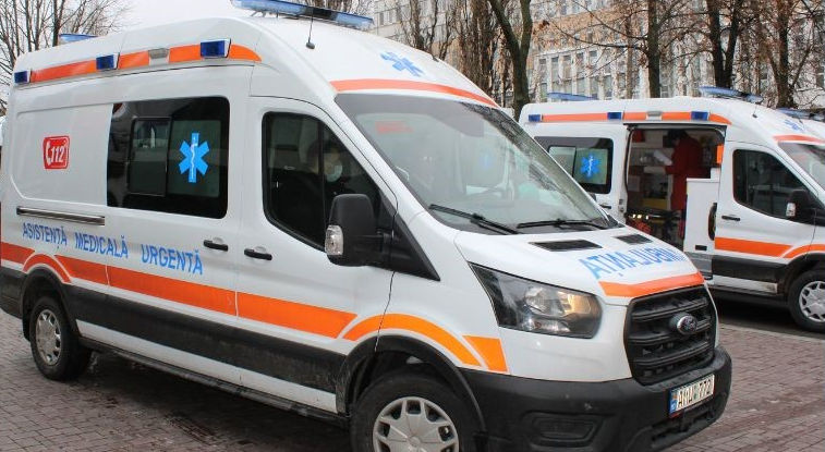 Un medic de pe ambulanţă din Capitală, lovit chiar de pacientul căruia îi acorda ajutor.